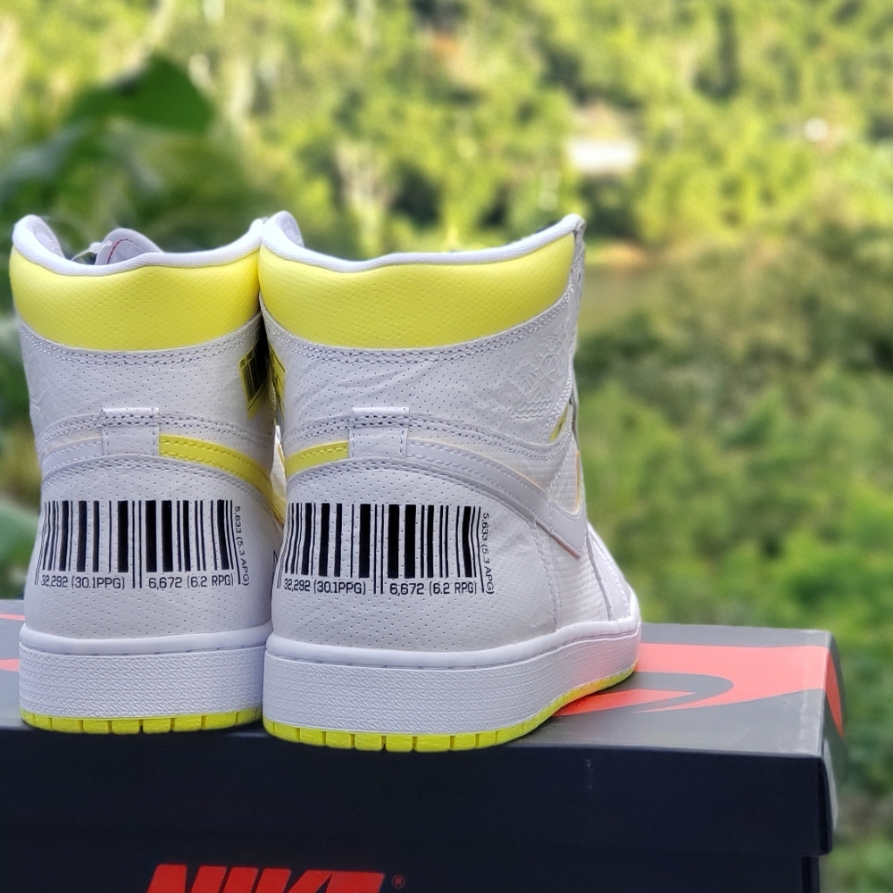 JORDAN 1 RETRO HIGH FIRST CLASS FLIGHT - Picture 3 of 4